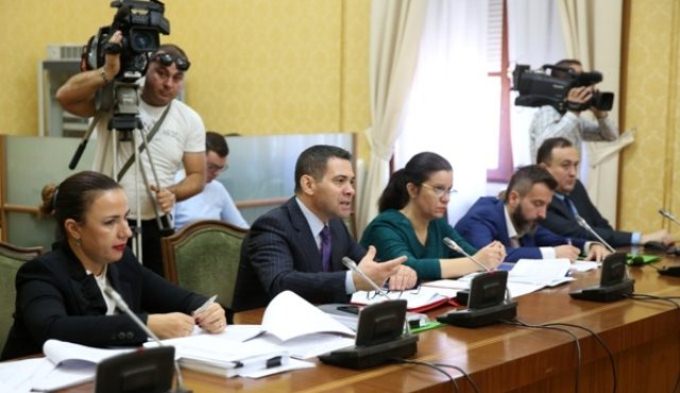 Projekt-buxheti 2019: Ahmetaj shpall projektin me pagese per autostraden Tirane-Durres